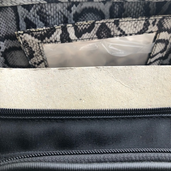 Cosmetic bag - Picture 2 of 3